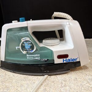 Haier steam iron TQW200 with removable water tank